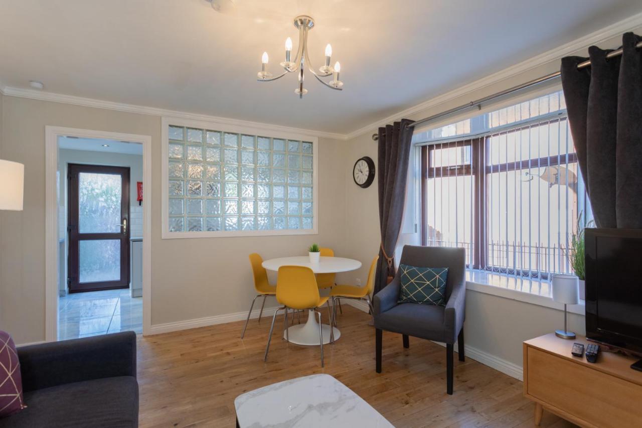 New Modern Centre Apartment *