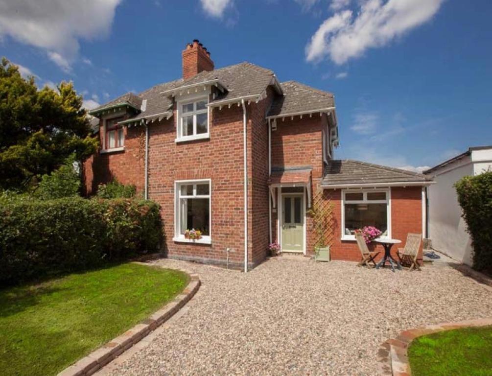Beersbridge Cottage Near Titanic Centre & Airport Holiday home Belfast