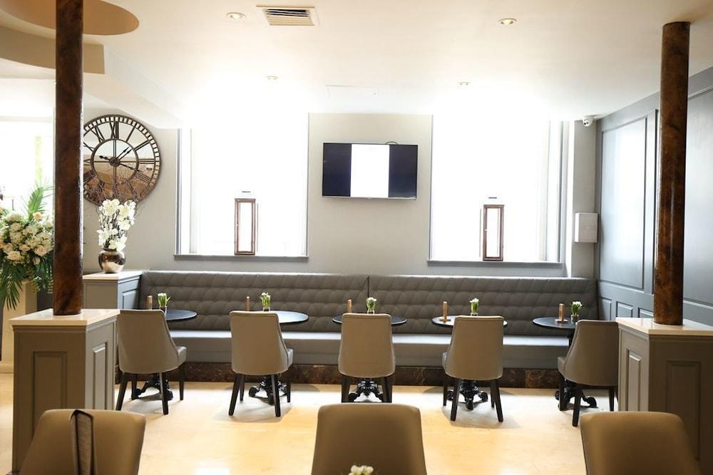 Hotel Square 4*
