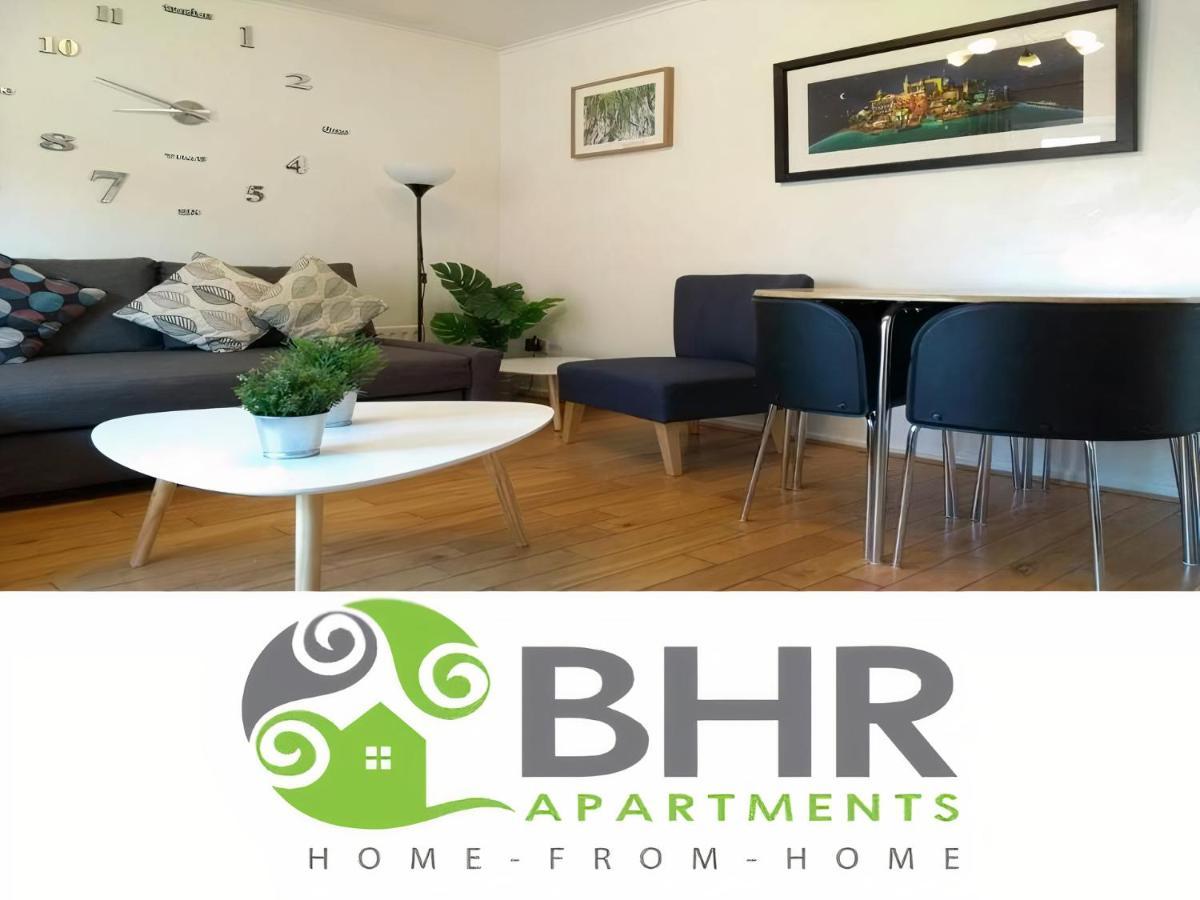 Very Central Location- Free Parking - 2 Bedrooms Belfast