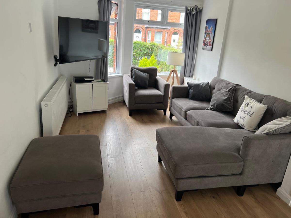 Cheerful 2 Bedroom House With Patio And Office Belfast