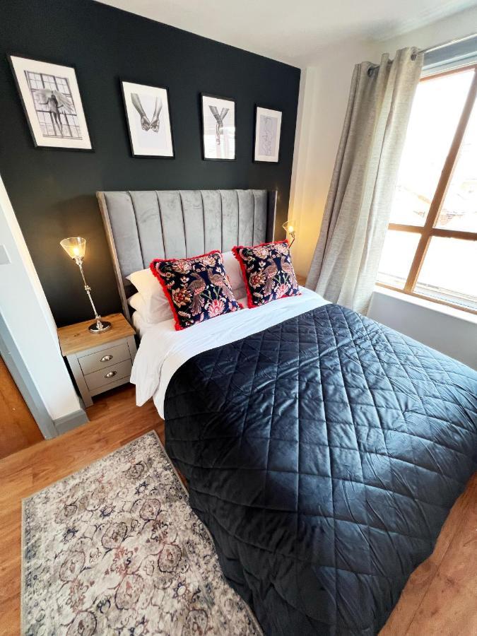 Luxury Apartment *