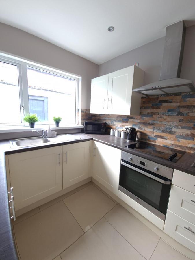 Modern Two Bedroom House Close To Centre * Belfast