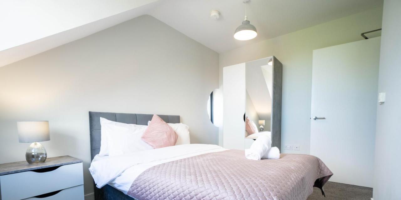 Three Bed Sleeps 5 In Botanic Apartment Belfast
