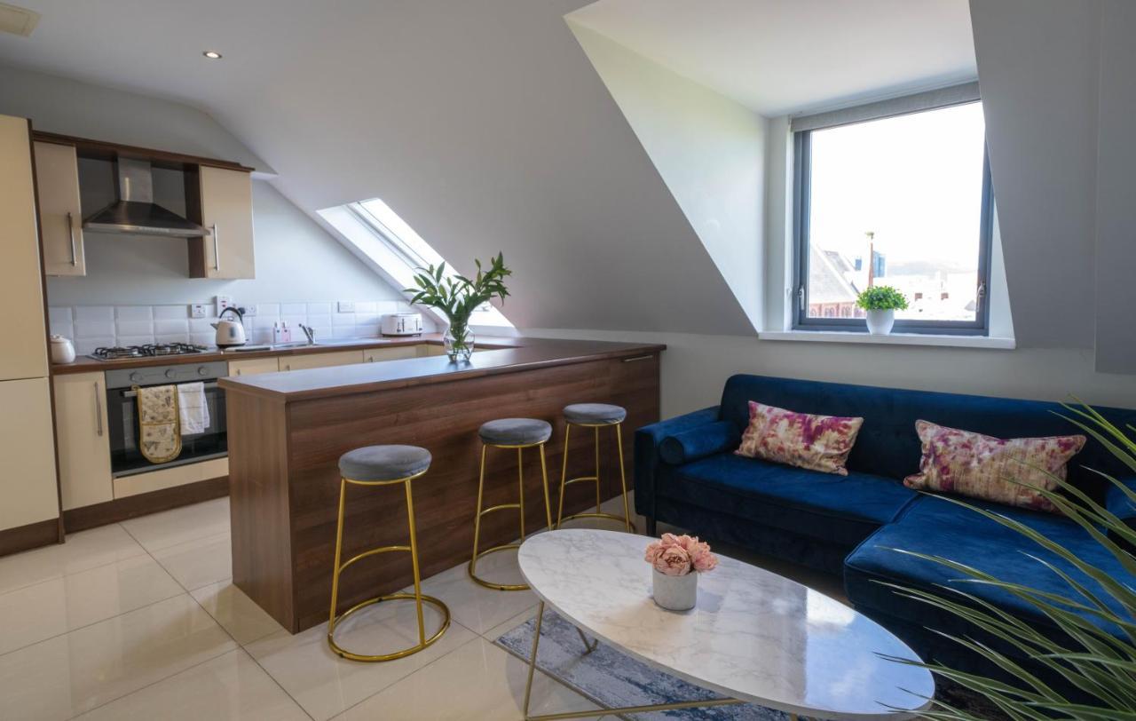 Three Bed Sleeps 5 In Botanic Belfast