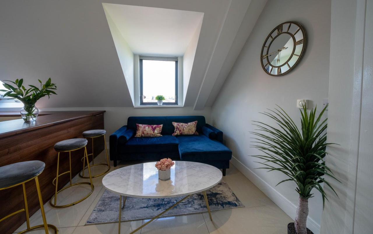 Three Bed Sleeps 5 In Botanic *