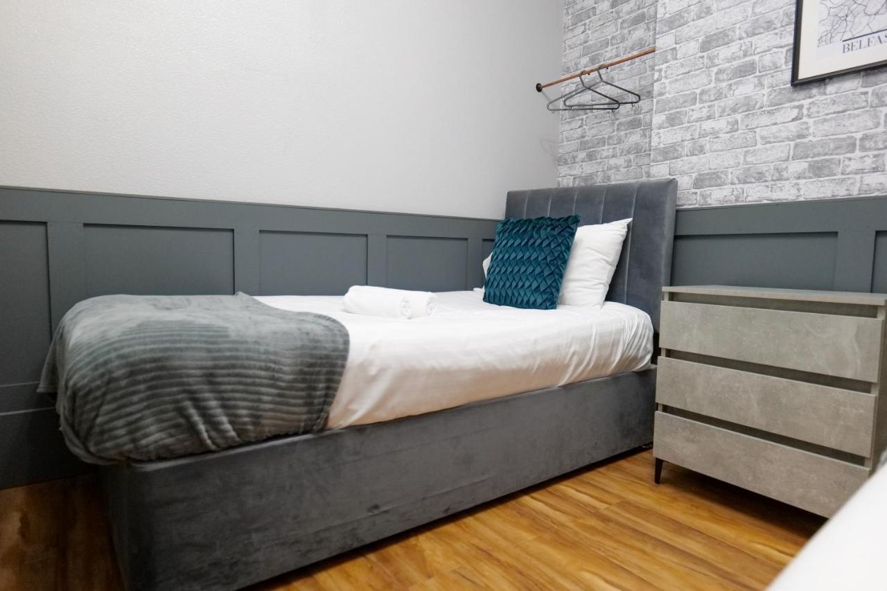 Apartment Broadway Belfast! Location! Sleeps 6! Belfast