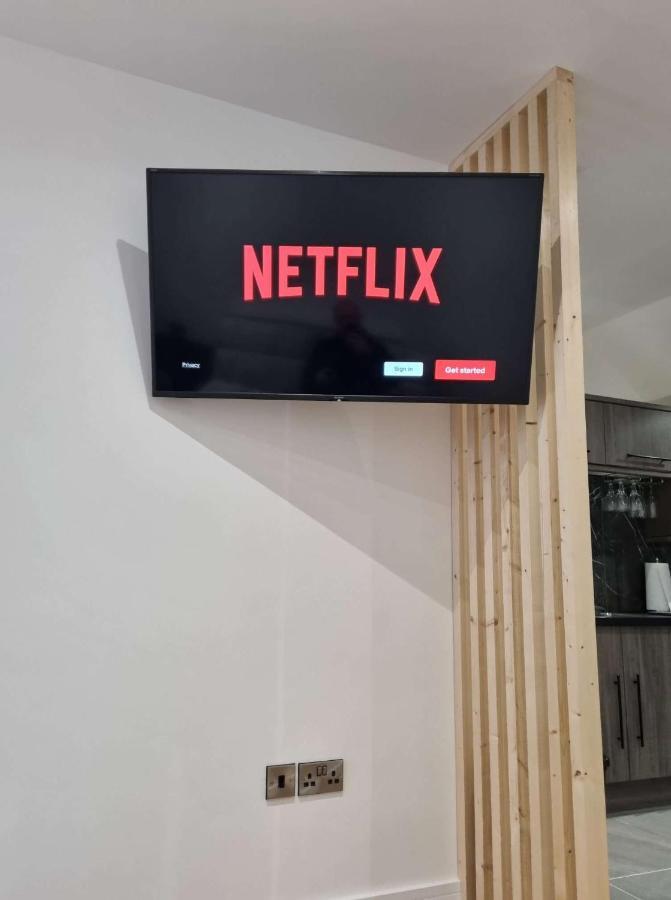 Apartment Lmk, Spacious 1 Bedroom Ground Floor Apartment, Ev Charger, Free Parking Wi-fi, Great Location