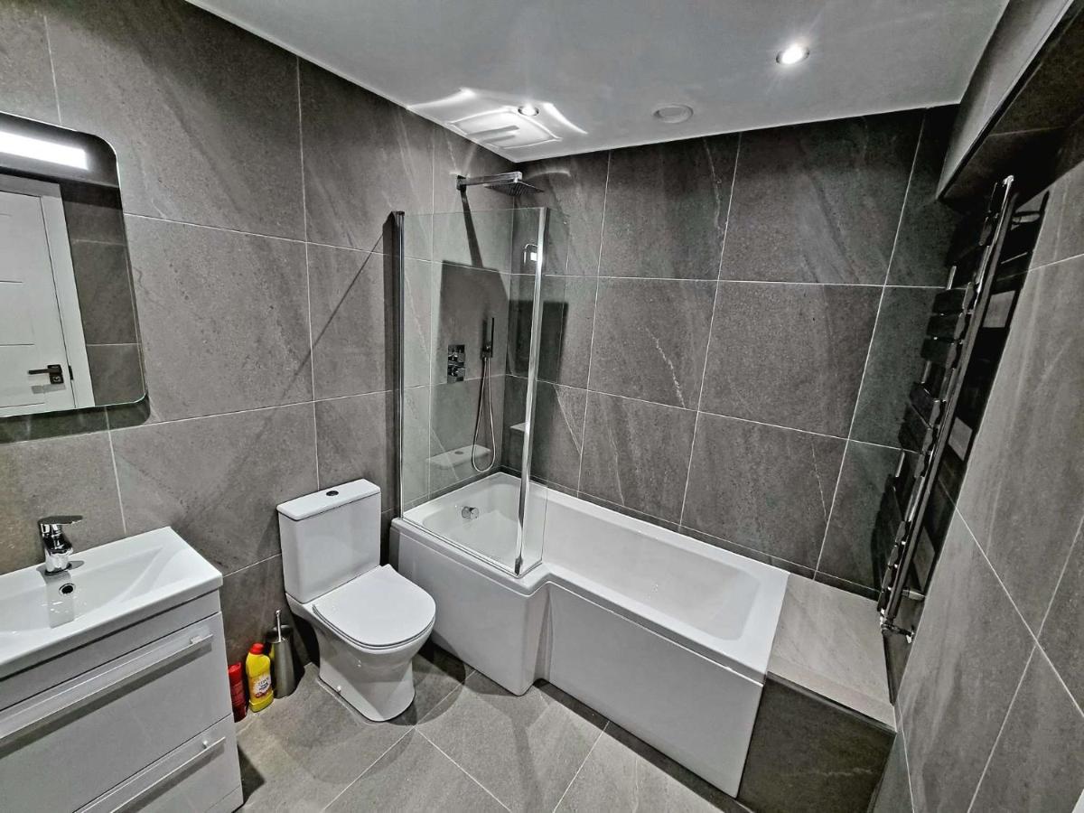 Lmk, Spacious 1 Bedroom Ground Floor Apartment, Ev Charger, Free Parking Wi-fi, Great Location * Belfast