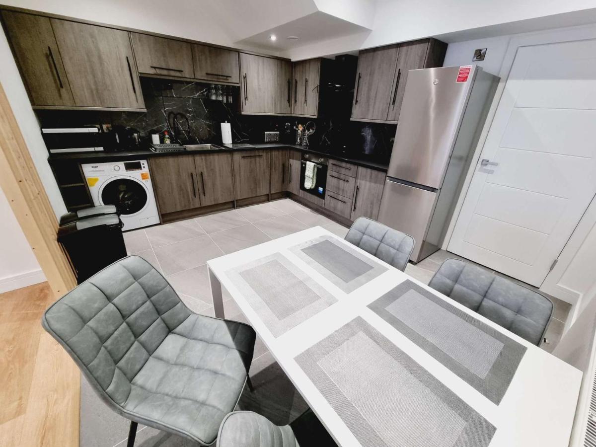 Apartment Lmk, Spacious 1 Bedroom Ground Floor Apartment, Ev Charger, Free Parking Wi-fi, Great Location Belfast