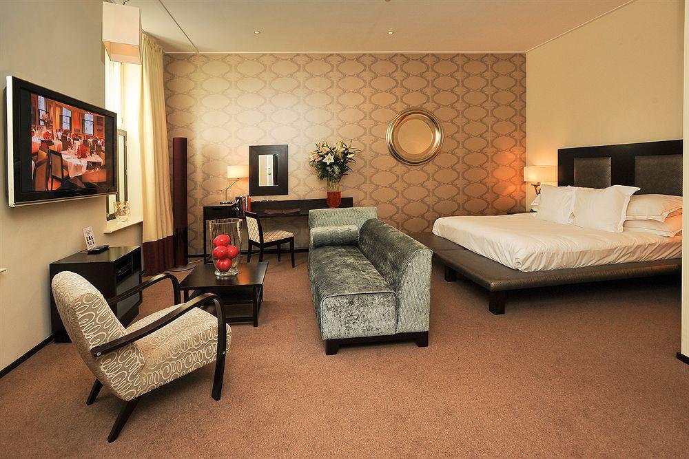 Hotel Square 4*