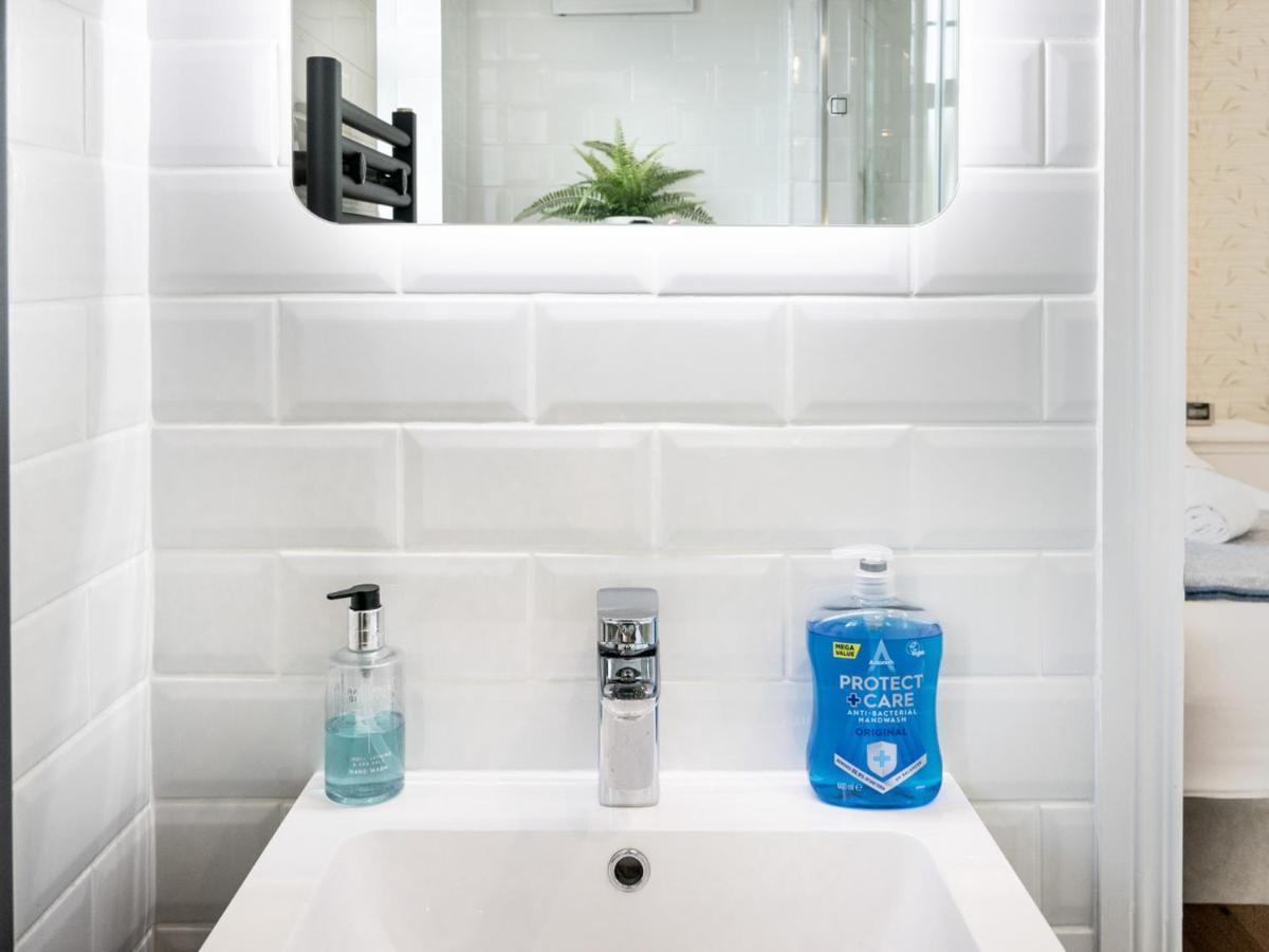 Pass The Keys Gorgeous 3br Townhouse With Garden South *