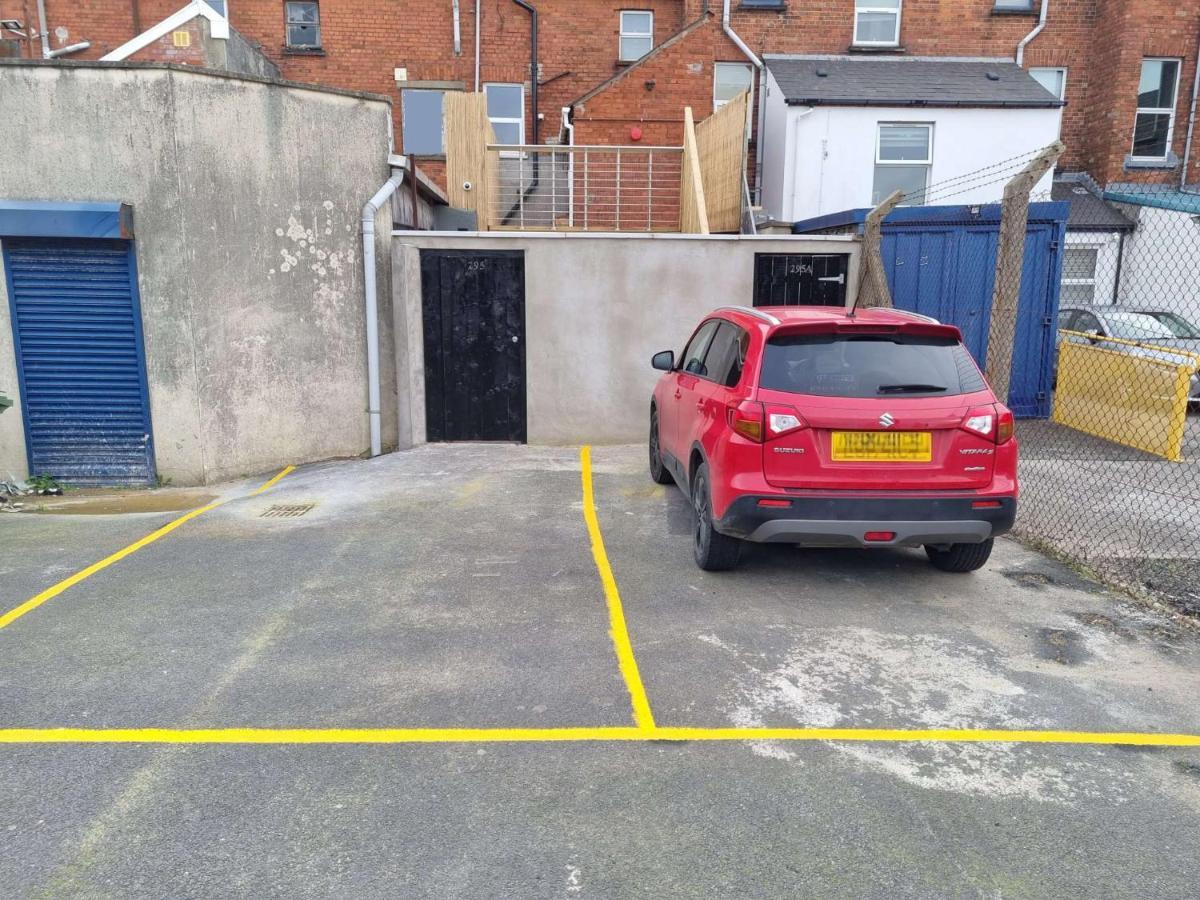 Apartment Lmk, Spacious 1 Bedroom Ground Floor Apartment, Ev Charger, Free Parking Wi-fi, Great Location *