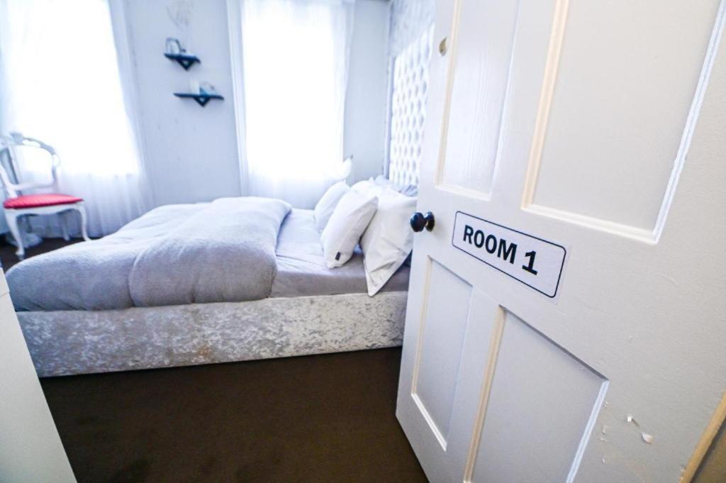 Aunty Katie's House, Ni Tourist Board Certified With Free Continental Breakfast Homestay *