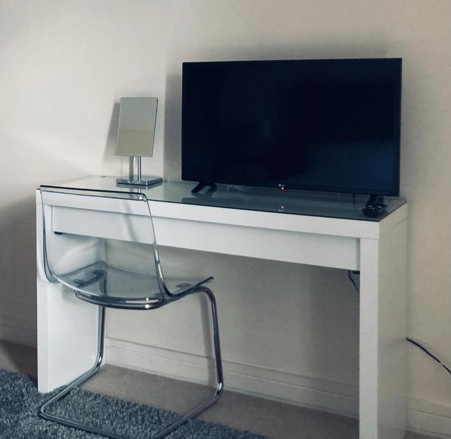 Stylish And Smart Two Double Bedroom Apartment *