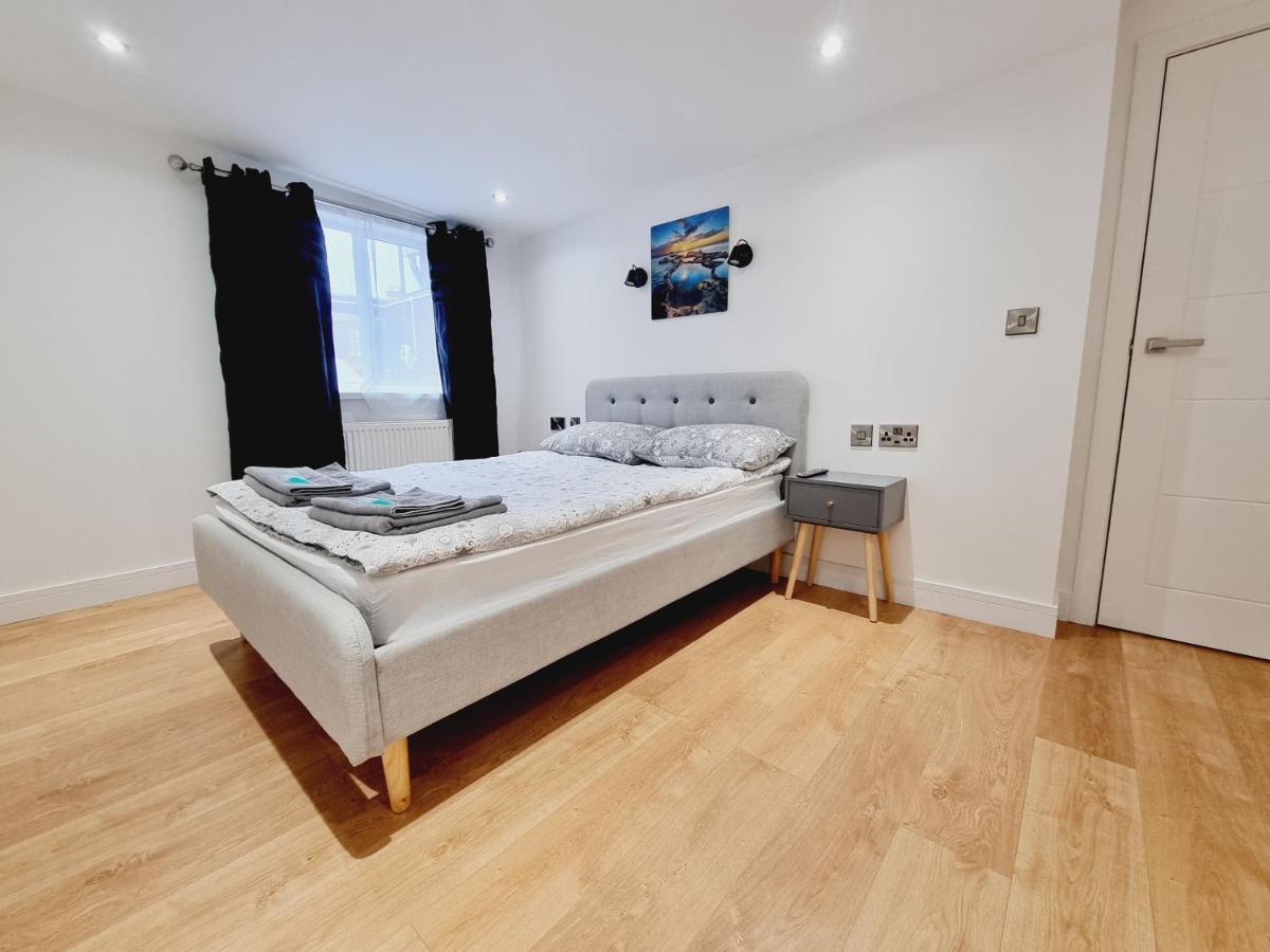 Lmk, Spacious 1 Bedroom Ground Floor Apartment, Ev Charger, Free Parking Wi-fi, Great Location Belfast