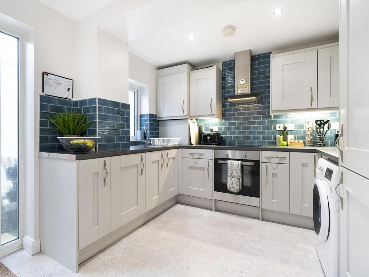 Pass The Keys Lovely 2br Terrace House Ormeau Park Area Holiday home