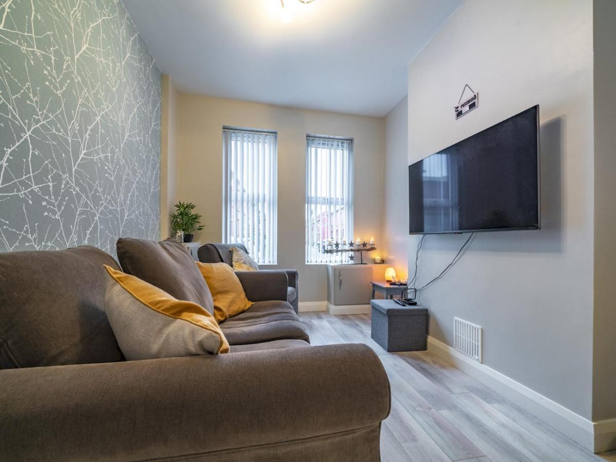 Pass The Keys Lovely 2br Terrace House Ormeau Park Area Holiday home *