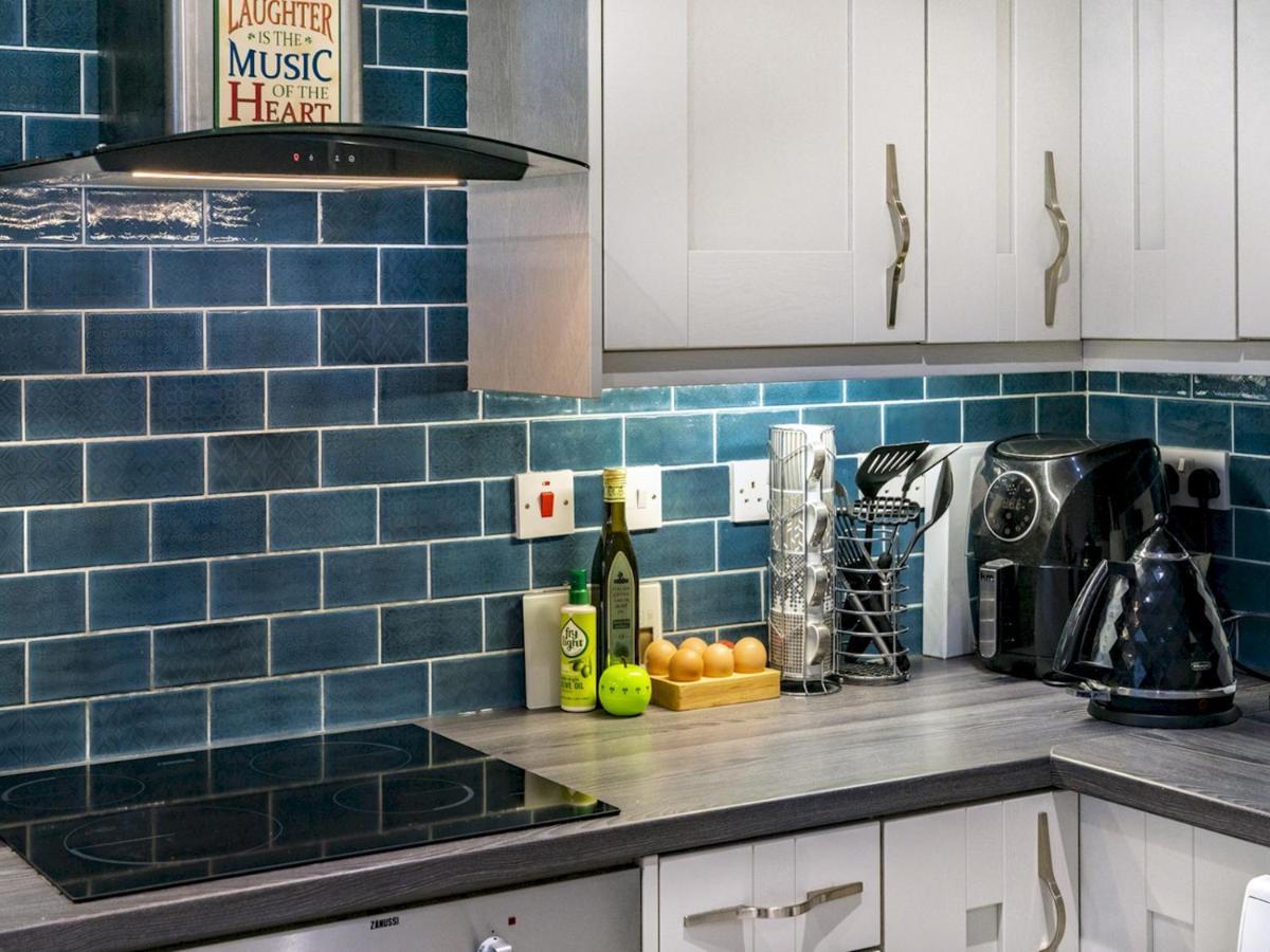 Pass The Keys Lovely 2br Terrace House Ormeau Park Area Holiday home