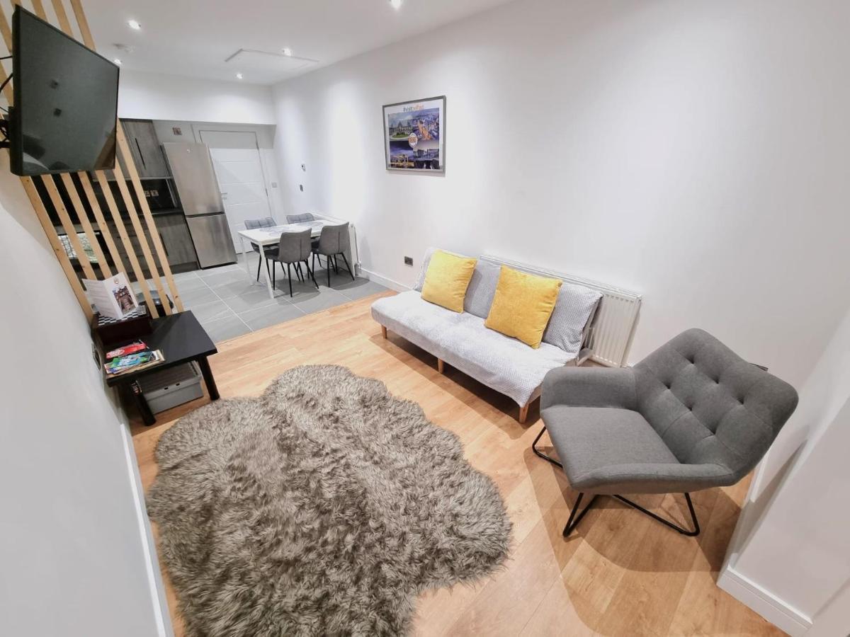 Apartment Lmk, Spacious 1 Bedroom Ground Floor Apartment, Ev Charger, Free Parking Wi-fi, Great Location