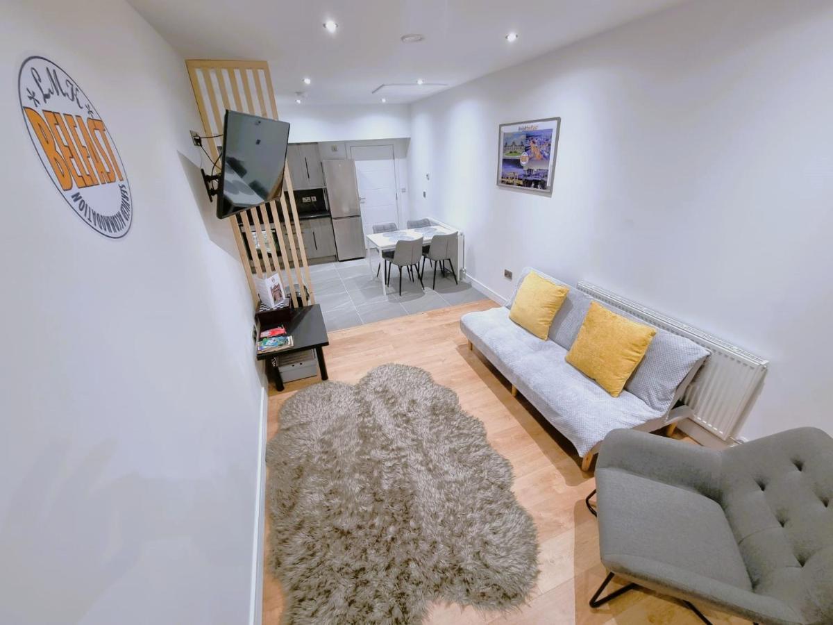 Lmk, Spacious 1 Bedroom Ground Floor Apartment, Ev Charger, Free Parking Wi-fi, Great Location Apartment