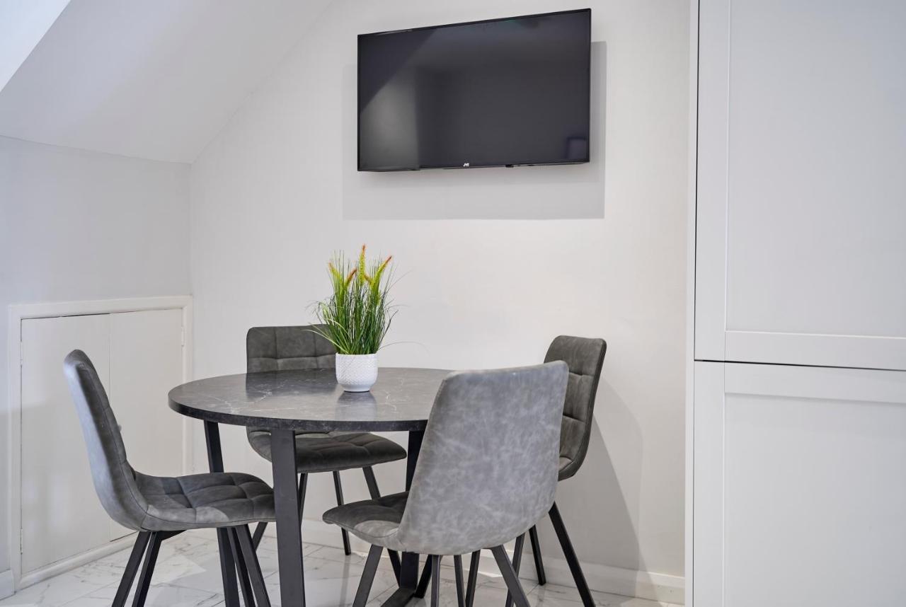 Luxury Lets - Windsor Townhouse Holiday home *
