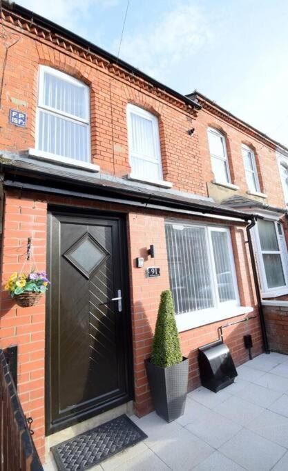 Luxury Lets - Windsor Townhouse * Belfast