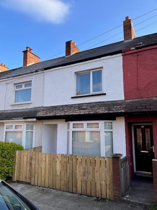 It's Broadway Baby! Great House Close To Centre Holiday home
