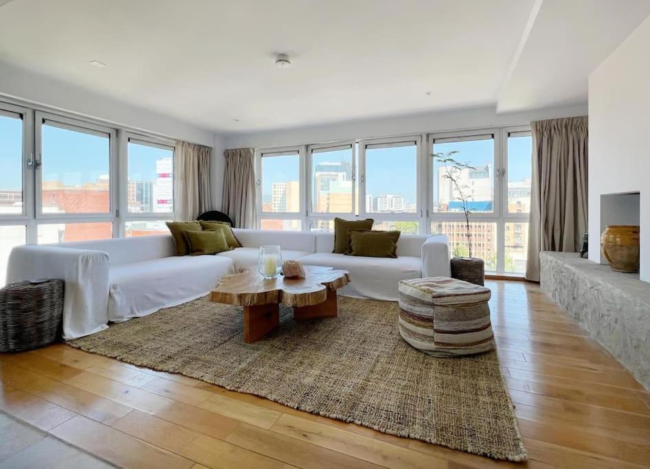 Apartment Luxury Penthouse With Views *