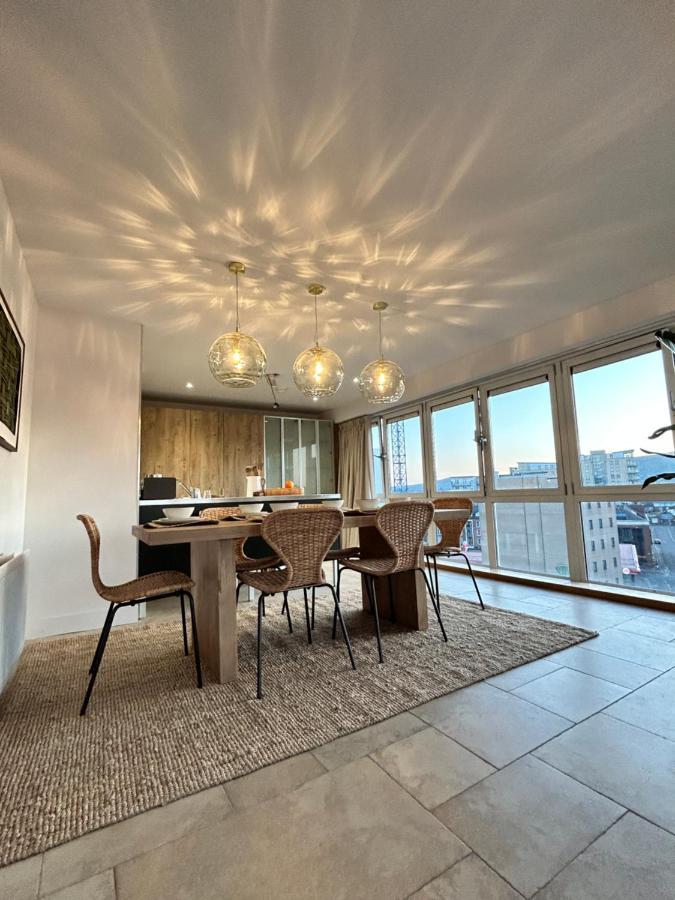 Luxury Penthouse With Views *