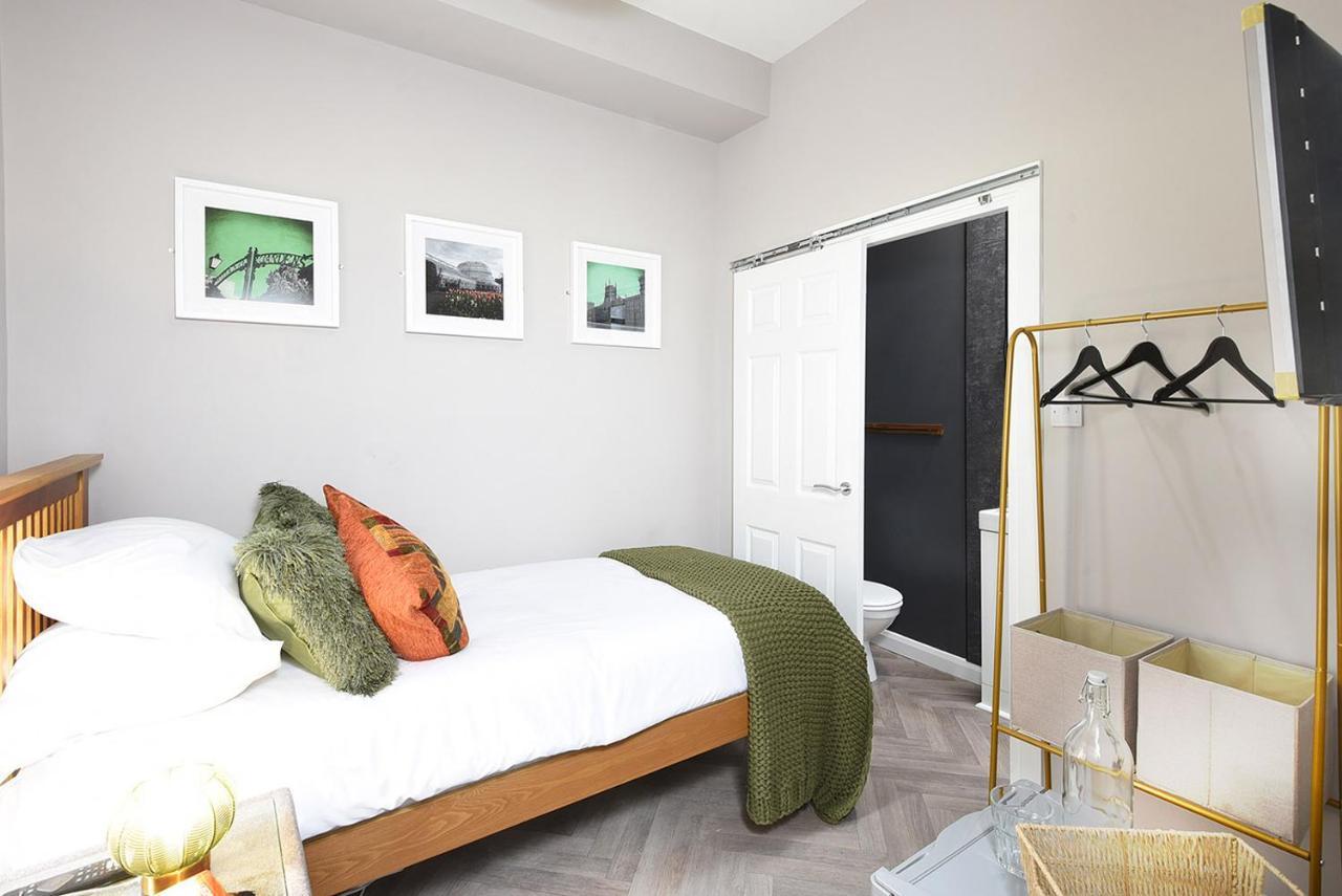 Guest house Anam Cara House - Guest Close To Queen's