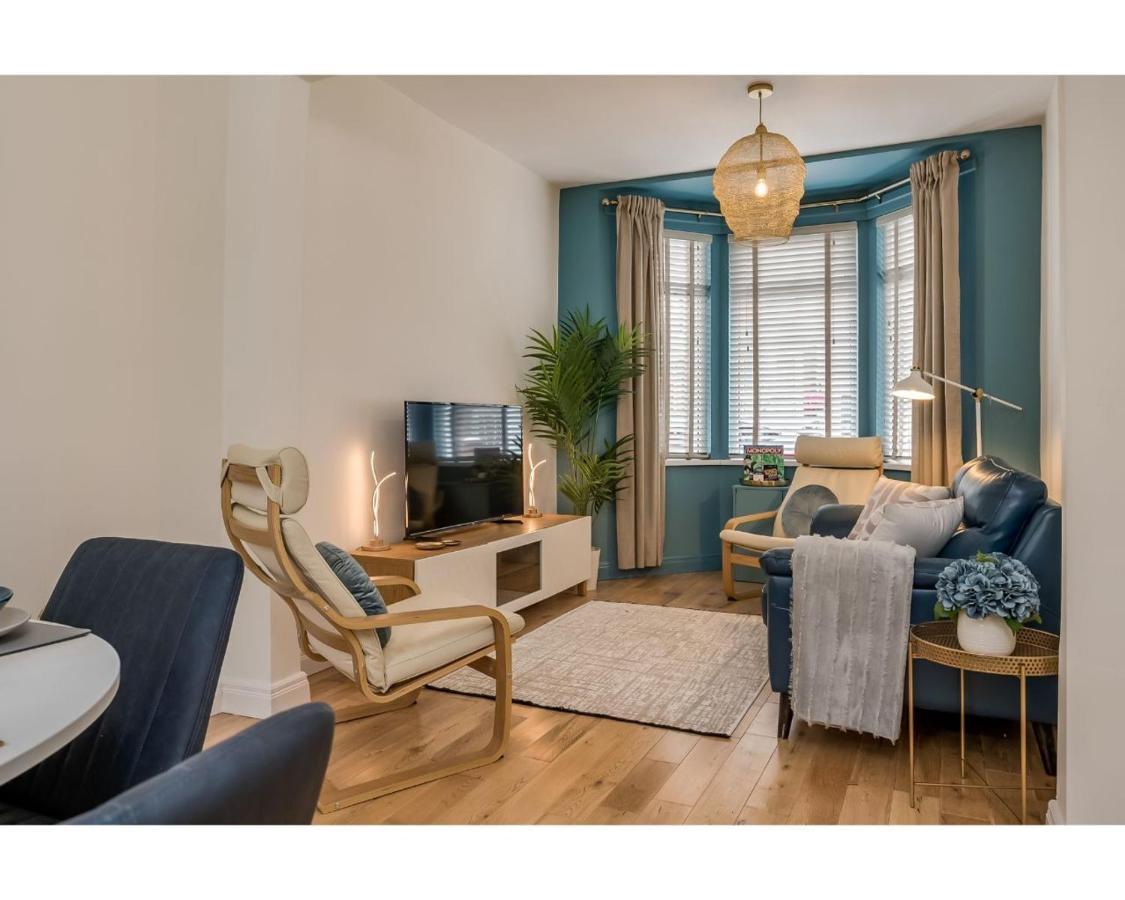 Chic Luxe R&r Apartment Belfast