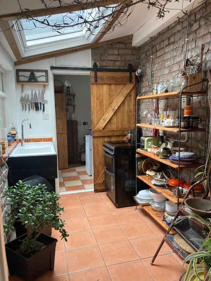 Unique Bohemian Artist Townhouse *