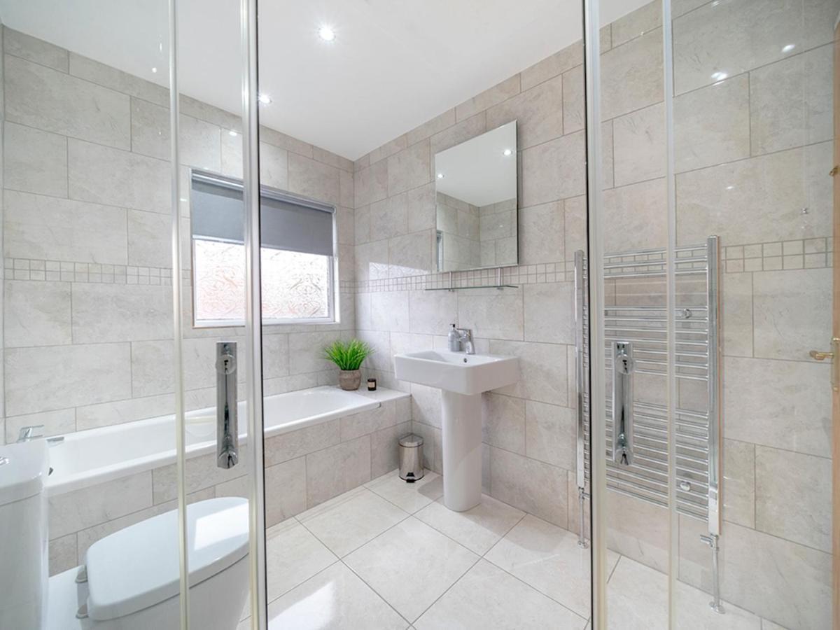 Holiday home Pass The Keys Stunning 2br Townhouse In Belfasts Location
