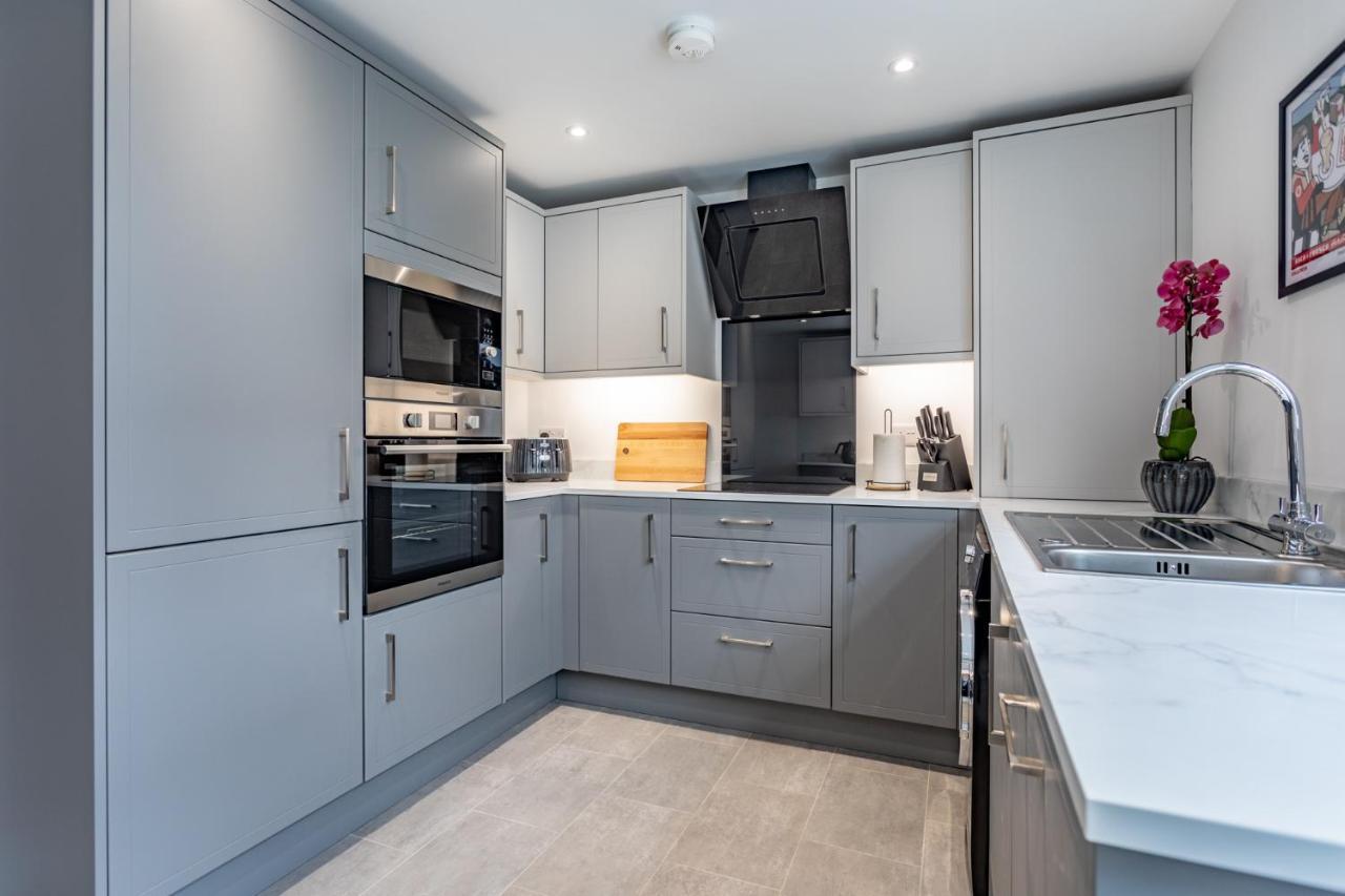 Luxury Edwardian Townhouse In * Belfast
