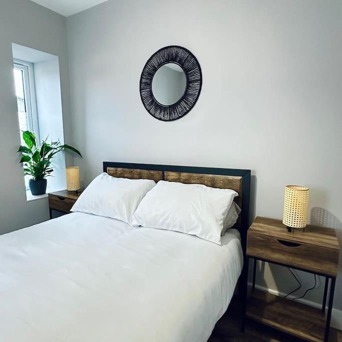 Stylish 2 Bedroom Apartment *