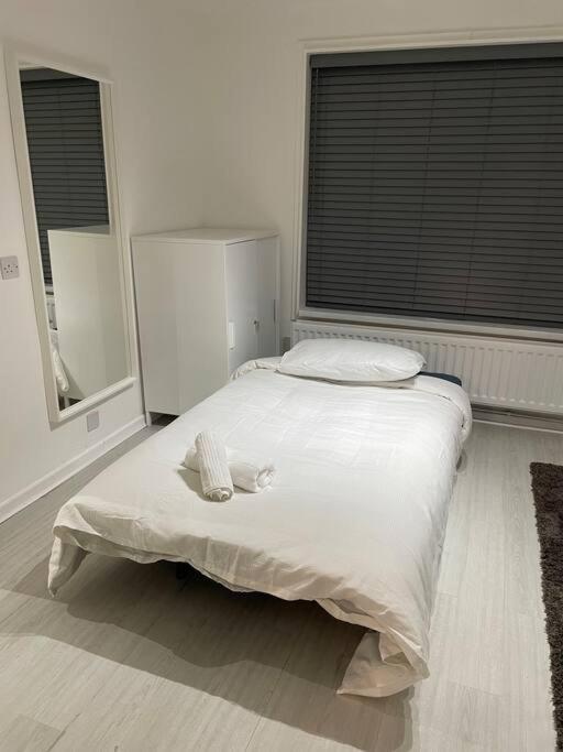 Chic: Elegant 2br Sleeps 5, Prime Location Apartment *