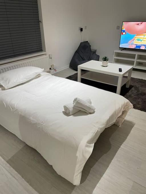 Chic: Elegant 2br Sleeps 5, Prime Location * Belfast