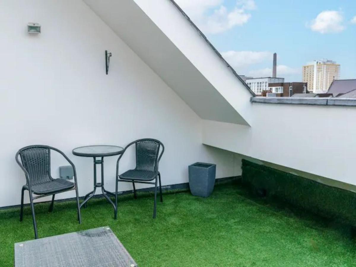 Pass The Keys One Of A Kind Private Rooftop Garden Queens Uni Apartment Belfast