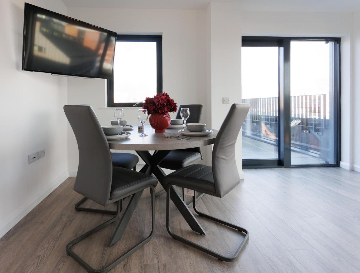 Modern 3 Bedroom Flat In Center With Terrace Belfast