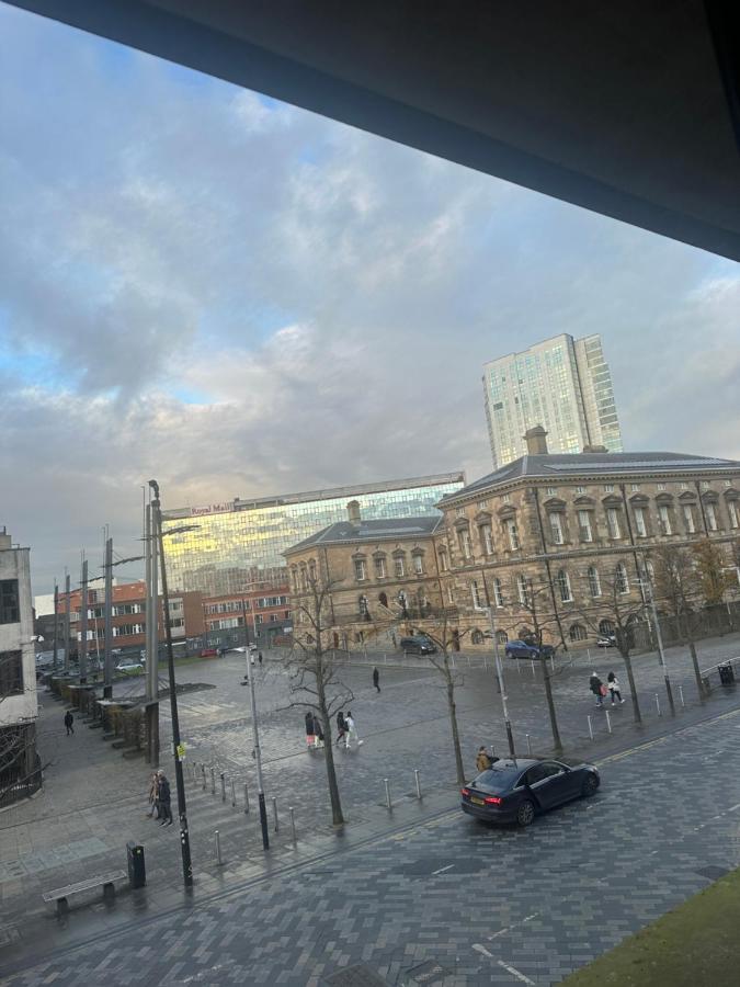 Luxury Centre Overlooking Custom House Sqaure *