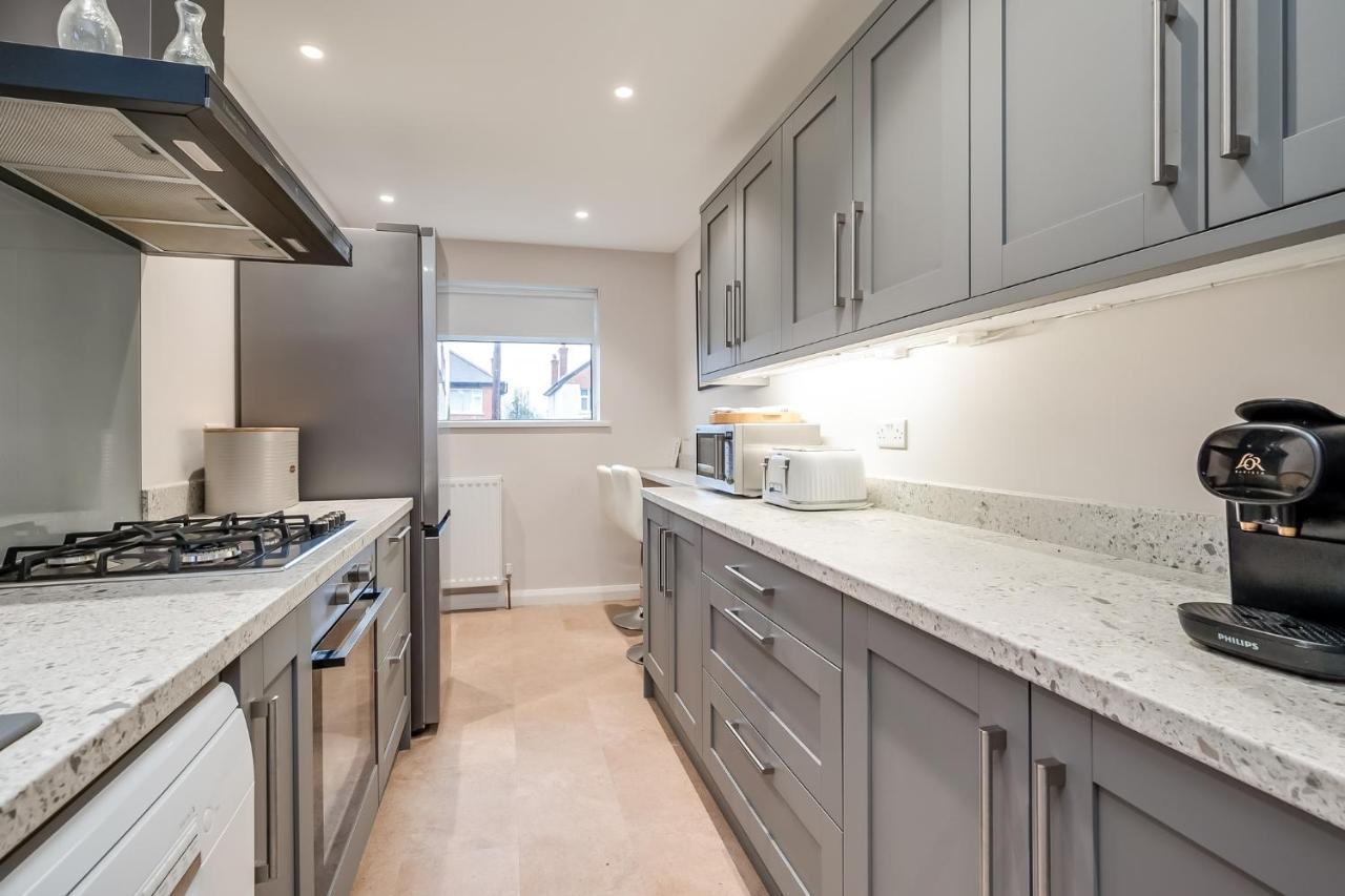 Cavehill View - Amazing 4-Bedroom Detached House With Garden In A Great Location - Loads Of Space With Free Parking Belfast