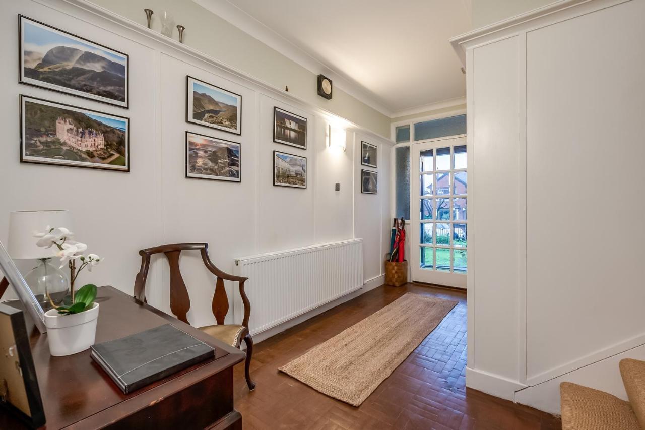 Cavehill View - Amazing 4-Bedroom Detached House With Garden In A Great Location - Loads Of Space With Free Parking Holiday home *