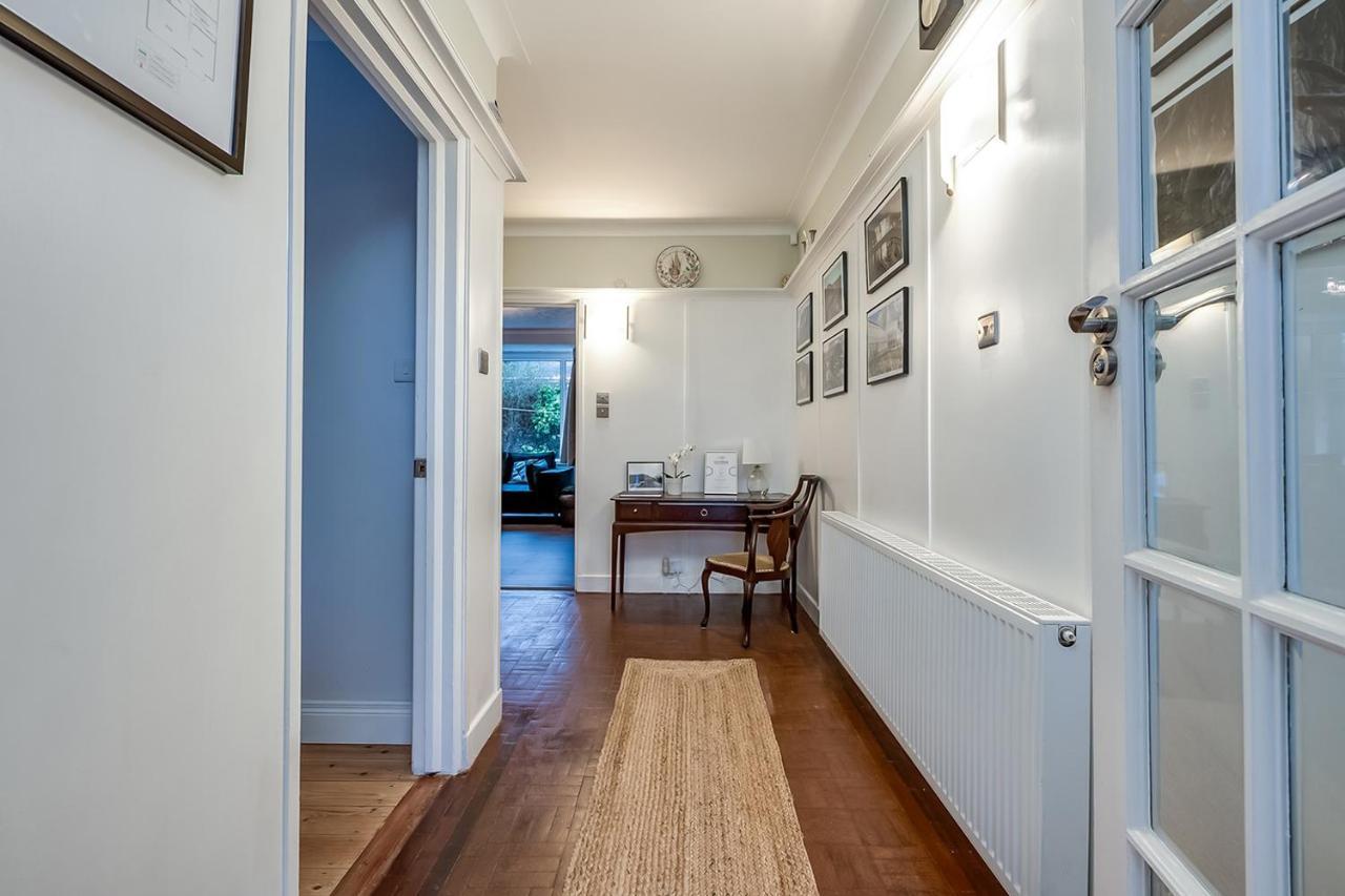Cavehill View - Elegant 4-bedroom Detached House In Great Location With Free Parking Holiday home Belfast
