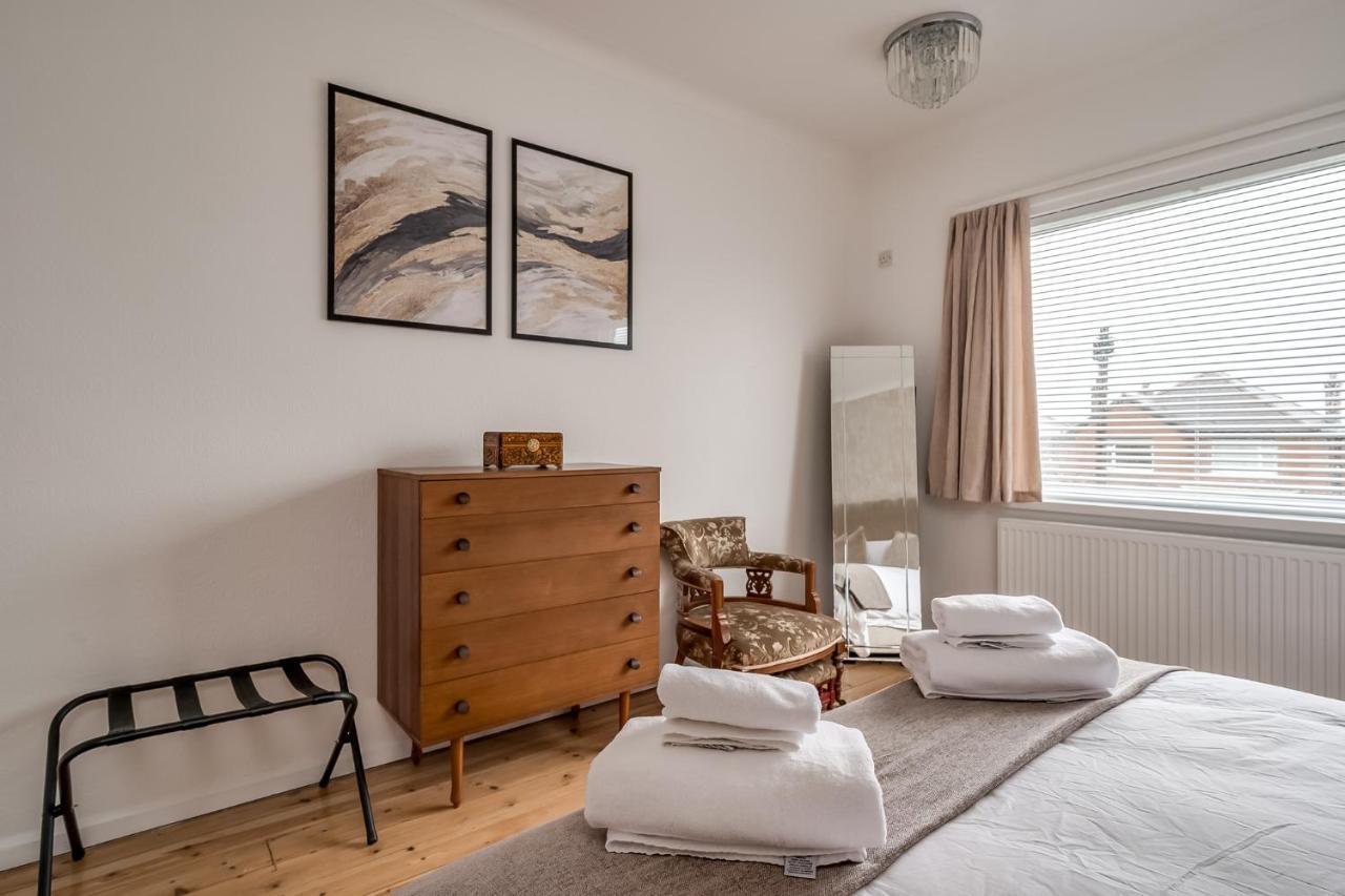 Cavehill View - Amazing 4-Bedroom Detached House With Garden In A Great Location - Loads Of Space With Free Parking Holiday home Belfast