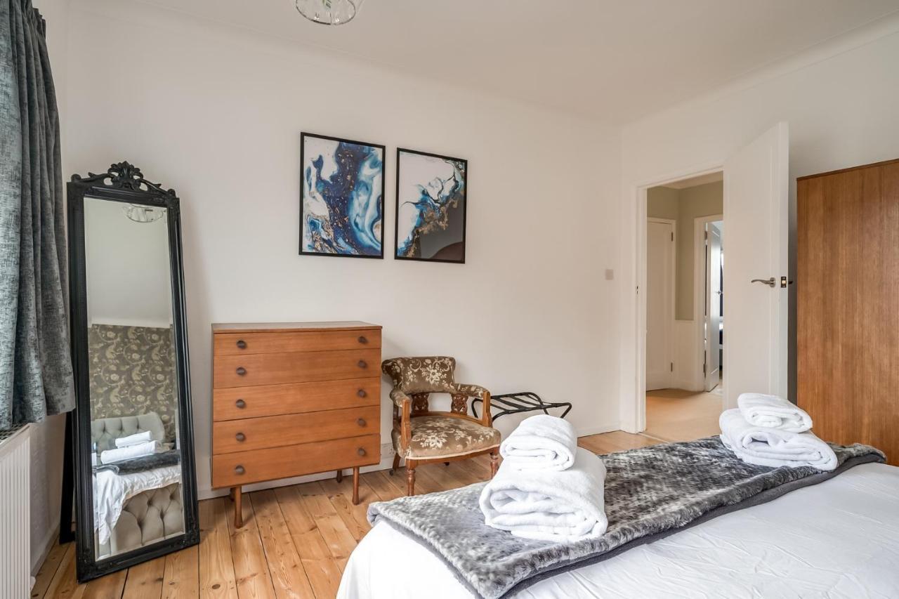 Cavehill View - Amazing 4-Bedroom Detached House With Garden In A Great Location - Loads Of Space With Free Parking Holiday home