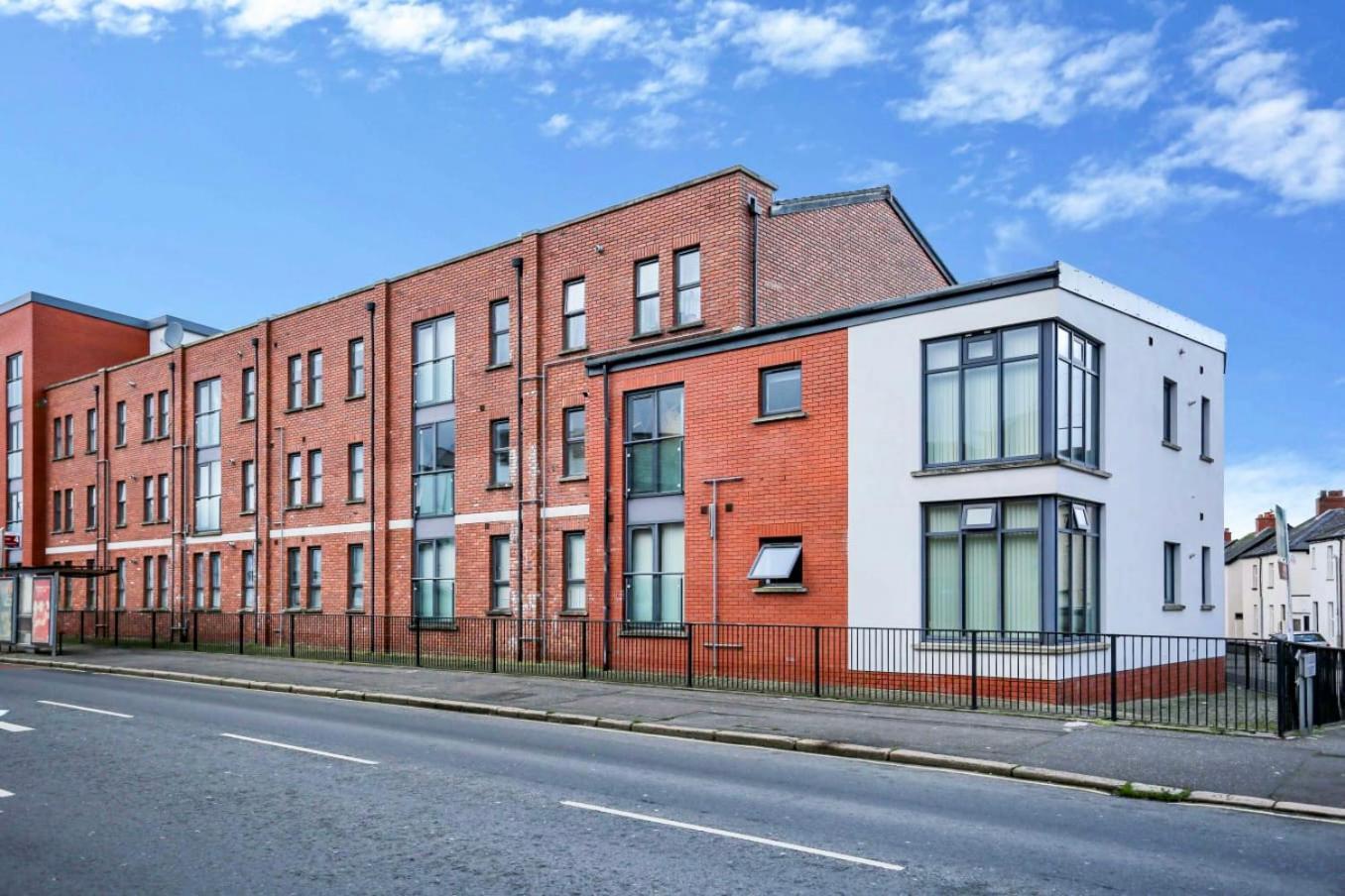 Neat - Secure Parking - Wifi - Sleeps 4 - No Parties Apartment Belfast