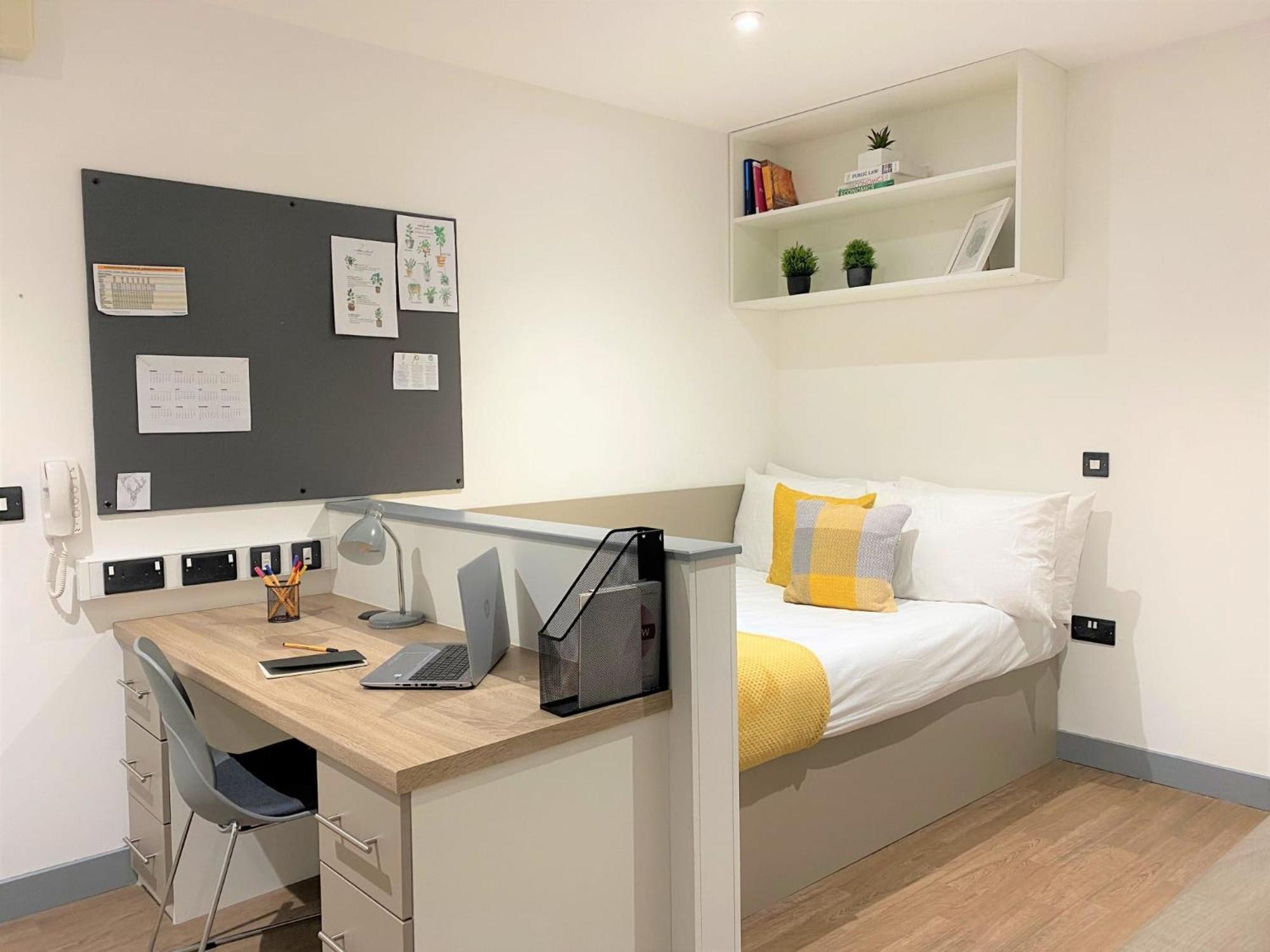 Apartment For Students Only At Great Patrick Street *