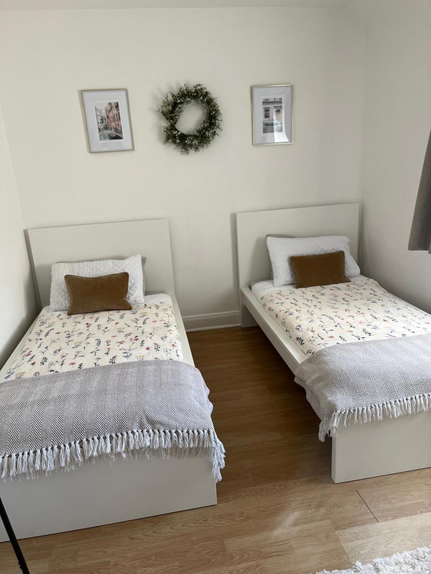 Holiday home 2 Bedroom House In With Garden Belfast