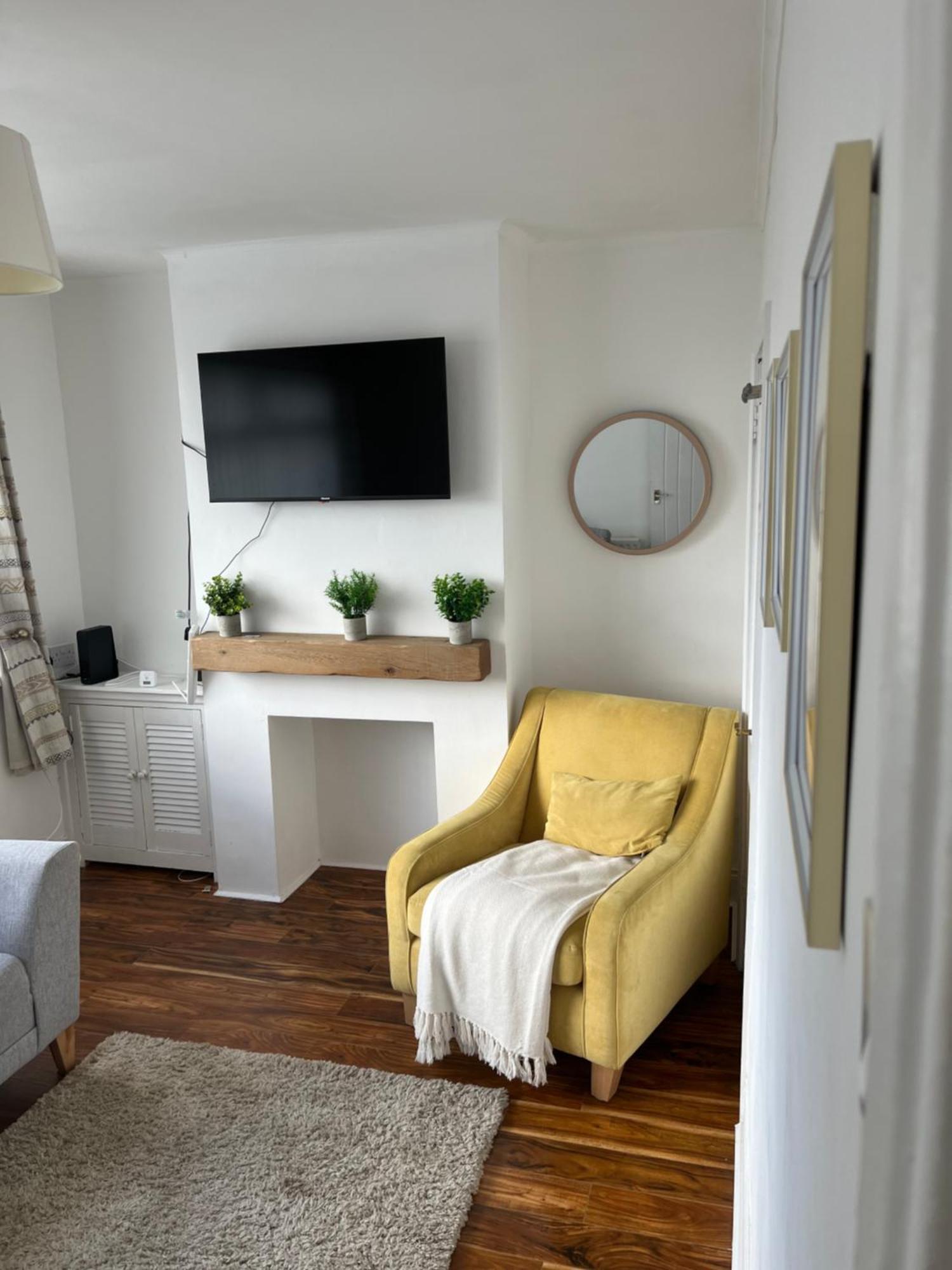 2 Bedroom House In With Garden